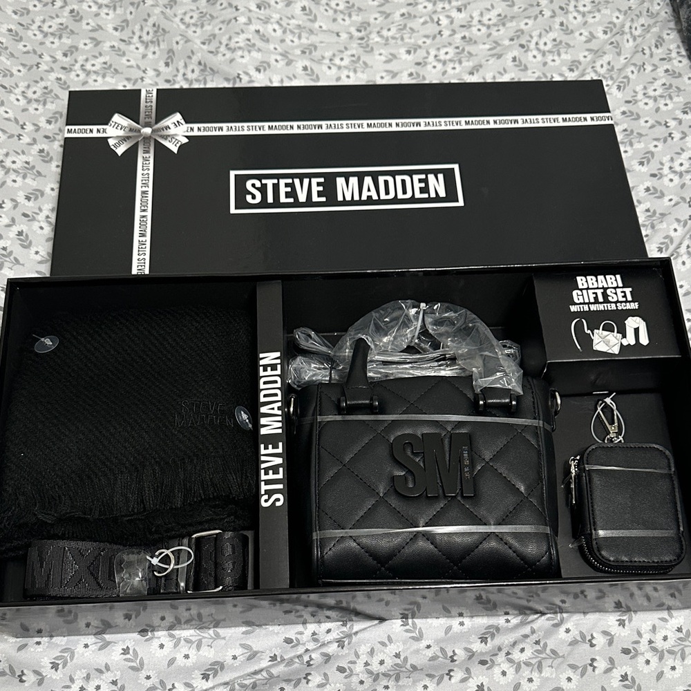 Steve Madden Black Gift Set